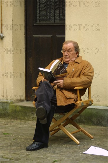 Pierre Mondy sur le tournage de la série "Les Cordier, juge et flic"