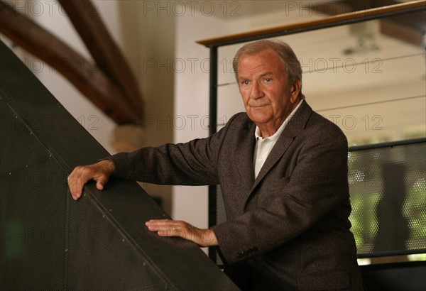 Pierre Mondy dans la série "Commissaire Cordier"