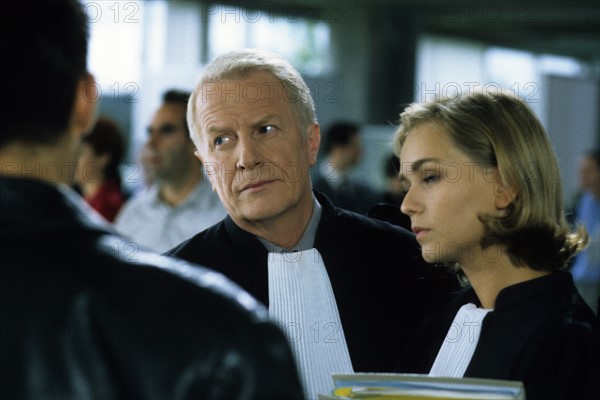 André Dussollier et Claire Borotra dans "La Vérité oblige"