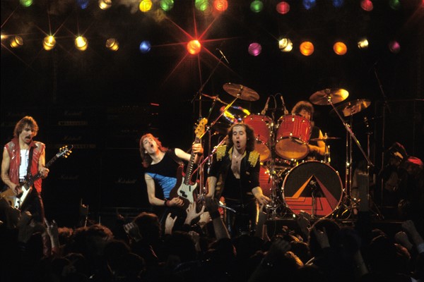 Le groupe Scorpions sur scène, 1984
