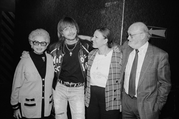 Renaud entre Paulette Coquatrix, Patricia Coquatrix et Jean-Michel Boris