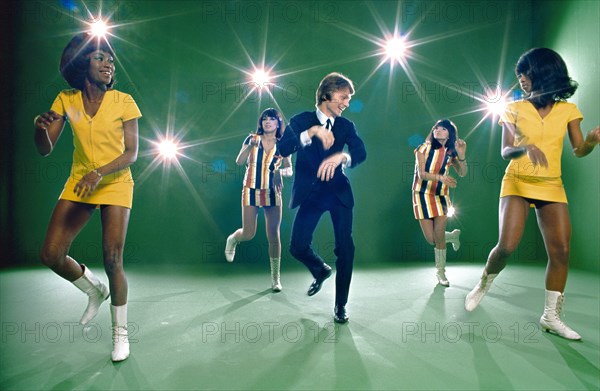 Claude François with his 'Claudettes', 1967