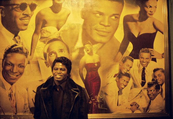 James Brown dans les couloirs de l'Apollo d'Harlem à New York