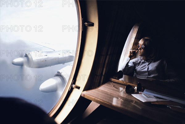 Sylvie Vartan on the plane to Nashville