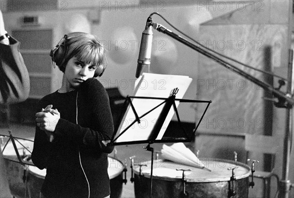 Sylvie Vartan rehearsing in studio