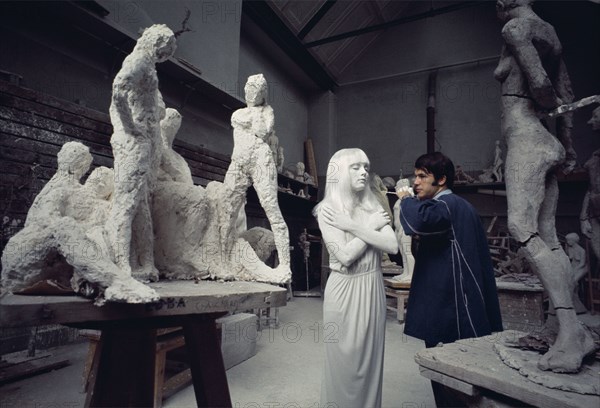 Sylvie Vartan et Adamo dans un atelier des Beaux-Arts, Paris