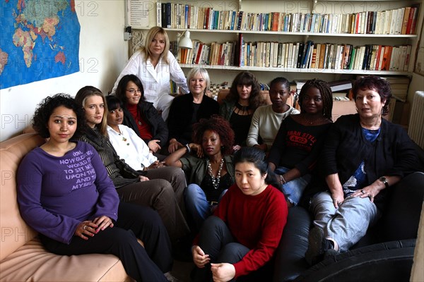 France Gall with women from the French association 'Coeur de Femmes', 2006