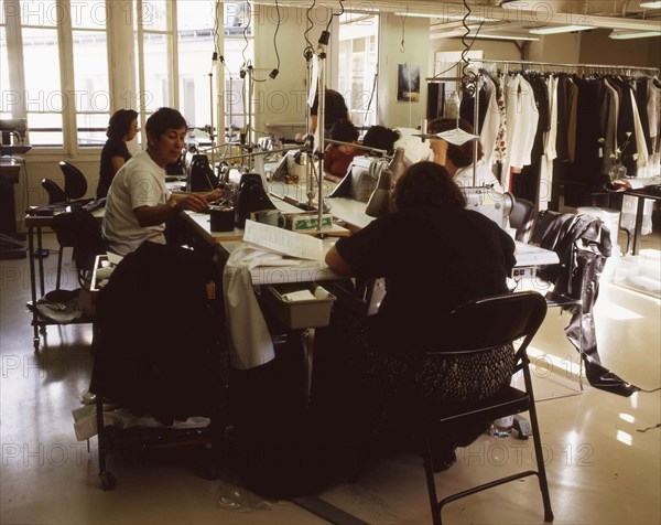 Atelier de couture de la styliste Agnès b.