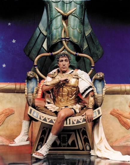 Alain Chabat playing the role of Julius Ceasar in "Astérix".