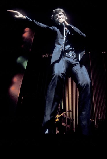 Johnny Hallyday sur la scène de l'Olympia