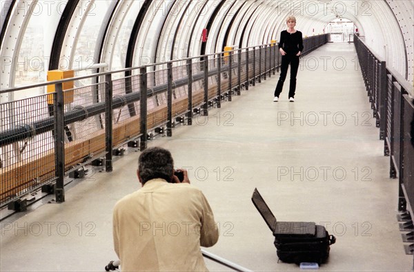 Jean-Marie Périer doing a photoshoot with Françoise Hardy