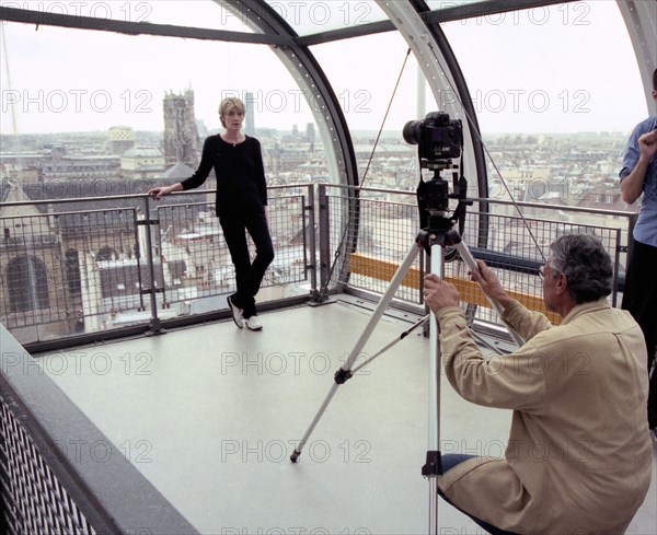 Jean-Marie Périer doing a photoshoot with Françoise Hardy