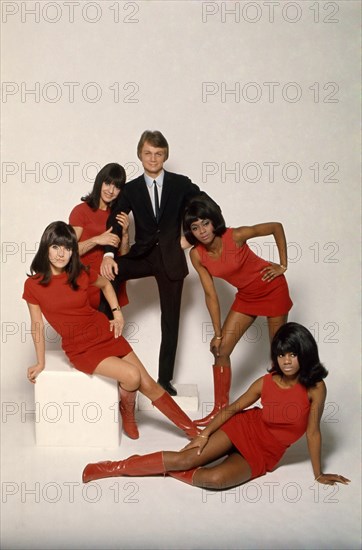 Claude François in Paris with his 'Claudettes', 1967