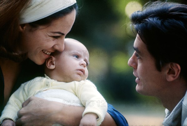 Alain Delon avec sa femme et son fils