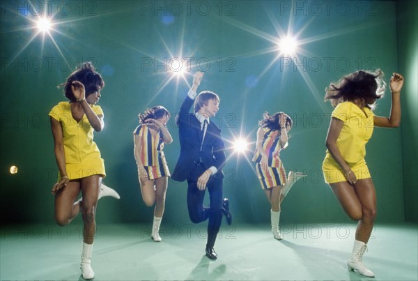 Claude François with his 'Claudettes', 1967