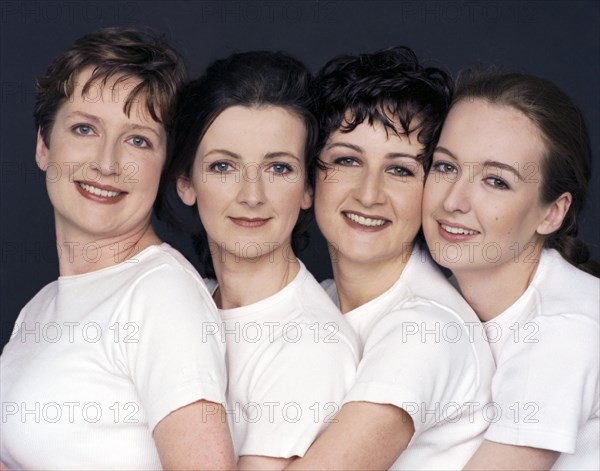 Valérie Lemercier with her sisters