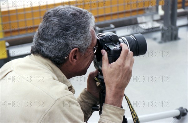 Jean-Marie Périer doing a photoshoot with Françoise Hardy