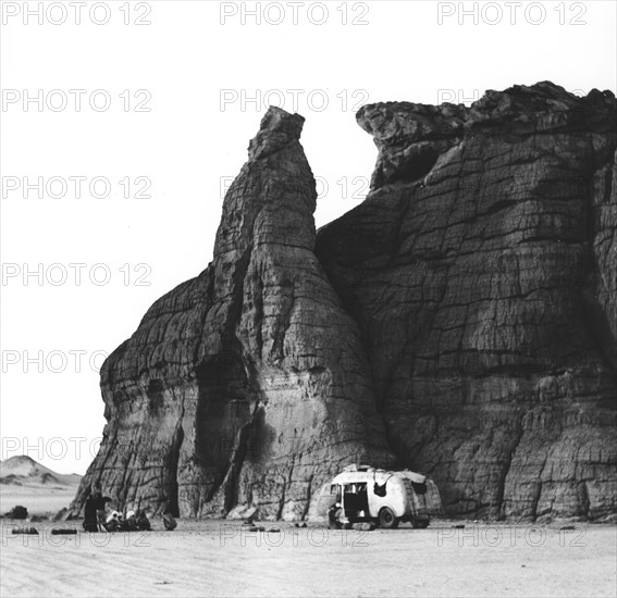 Sur la piste menant à In Guezzam, au Sahara