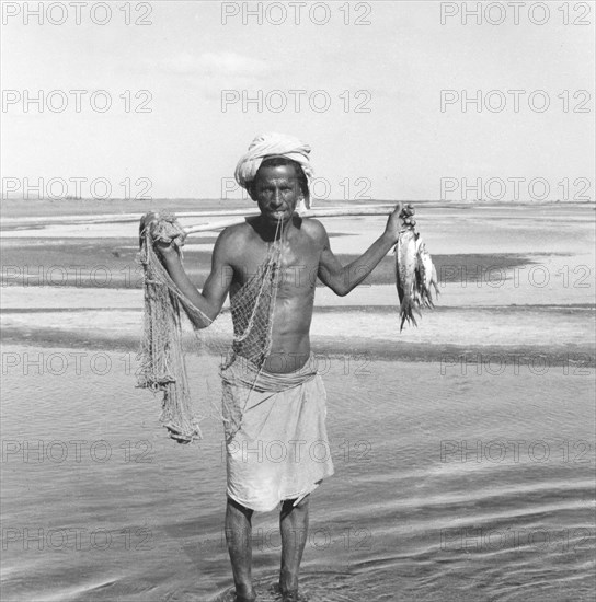 Pêcheur dans la région de Djibouti, sur la côte des Somalis