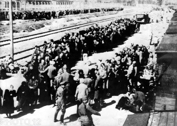La "rampe de sélection" au camp d'Auschwitz