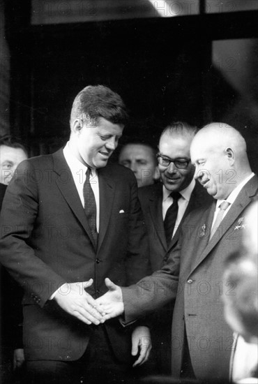 Nikita Sergeïvitch Khrouchtchev avec John F. Kennedy