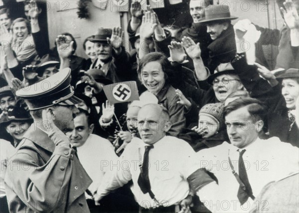 Germans in Sudetenland cheering Hitler (1938)
