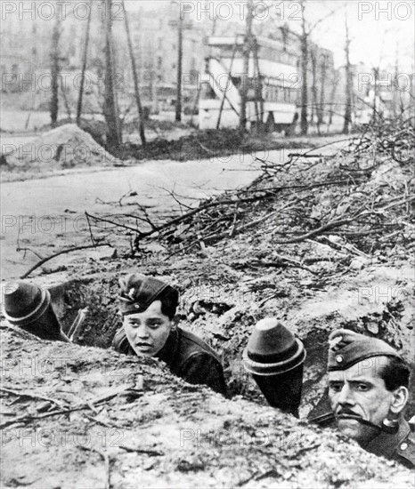 Le "Volkssturm" (l'armée du peuple") défend Berlin, 1944