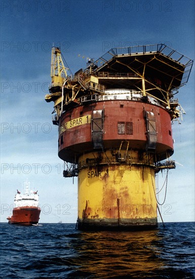"Brent Spar" oil rig