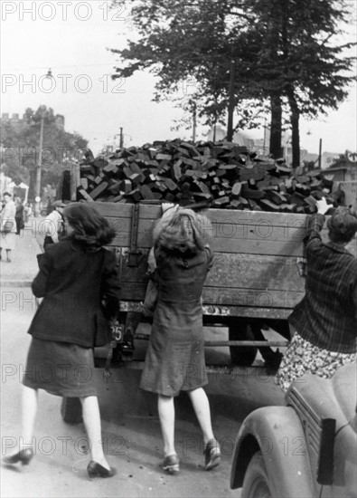 Vol de charbon après la guerre, 1947