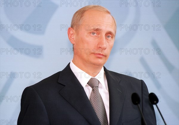 Vladimir Poutine, lors d'une conférence de presse à Berlin, 2001