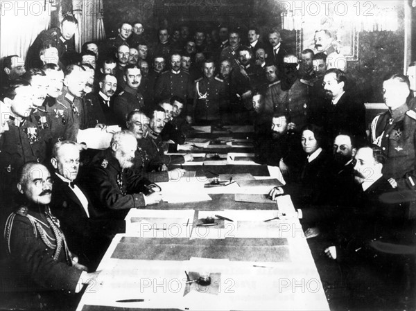 Signing of the peace treaty of Brest-Litowsk  (1918)
