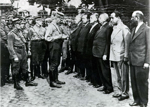 Internement de prisonniers au camp de concentration d'Oranienburg-Sachsenhausen (1933)