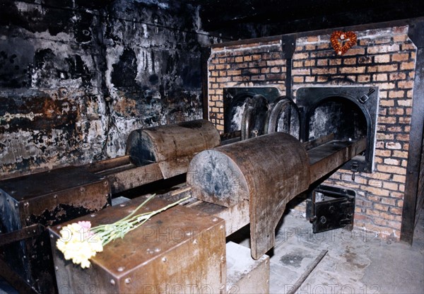 Fours crématoires au mémorial d'Auschwitz