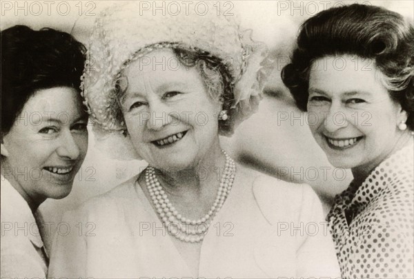 La Reine-Mère Elizabeth avec ses filles