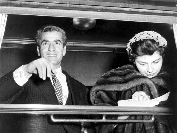 Mohammed Reza Shah Pahlavi et sa seconde épouse la princesse Soraya Esfandiary