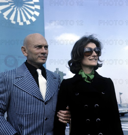 Yul BRYNNER and wife Jacqueline DE CROISSET, 1972