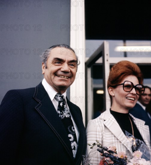 Ernest BORGNINE with his wife Tova TRAESNAES in Berlin, 1973