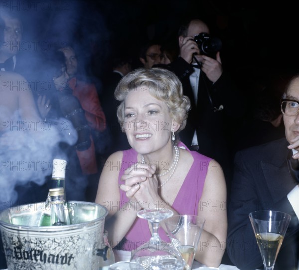 Ruth LEUWERIK, 1974