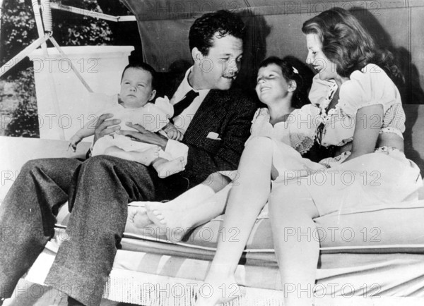 Orson WELLES and Rita HAYWORTH and their children