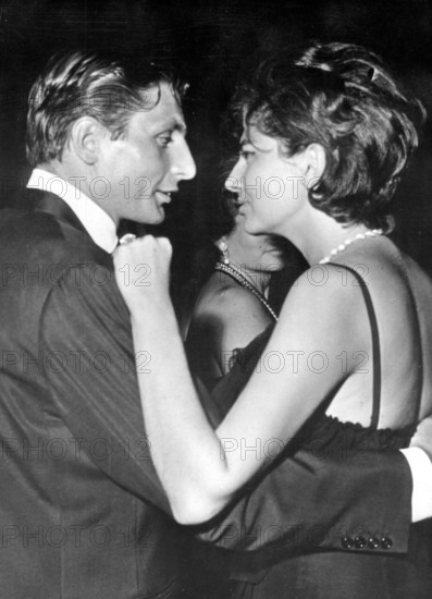 Princess SORAYA and Gunter SACHS dancing in Cannes, 1962