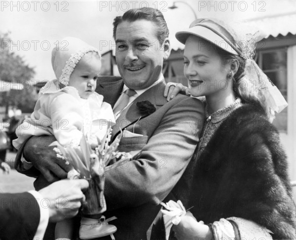 Errol FLYNN with wife Patrice WYMORE and daughter Armelia, 1954