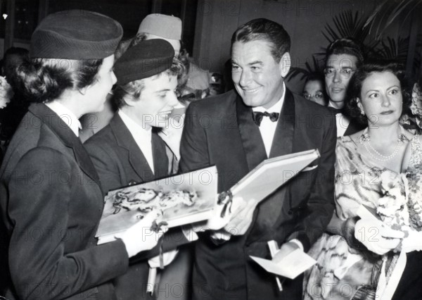 Errol FLYNN without a beard at a ball, Deauville 1954