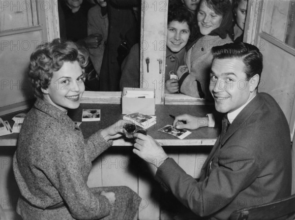 G. KORTE and J. FUCHSBERGER at an autograph session, Munich 1954