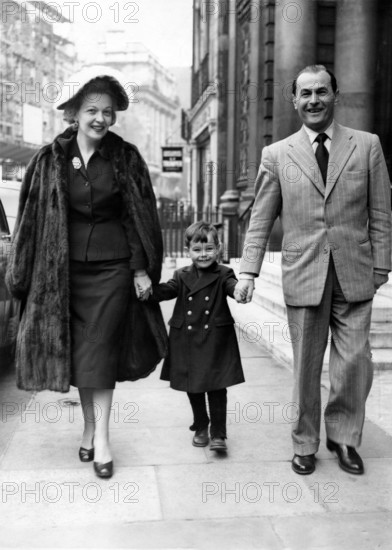 Martha EGGERTH, Jan KIEPURA with son Marjan in London
