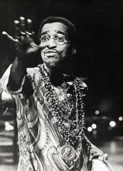 Sammy DAVIS Jr. at a stage performance