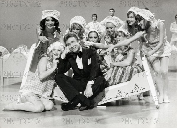 Peter ALEXANDER presents the 10th specialty show, 1975