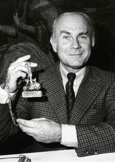 LORIOT with the Karl Valentin Order, Munich 1974