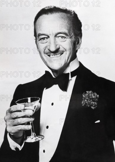 David NIVEN, portrait with cocktail glass