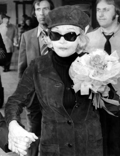 Marlene DIETRICH in London, 1975