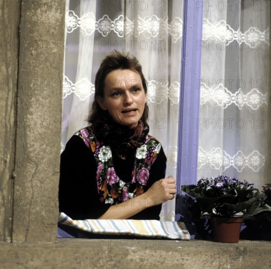 Elke HEIDENREICH as Else Stratmann